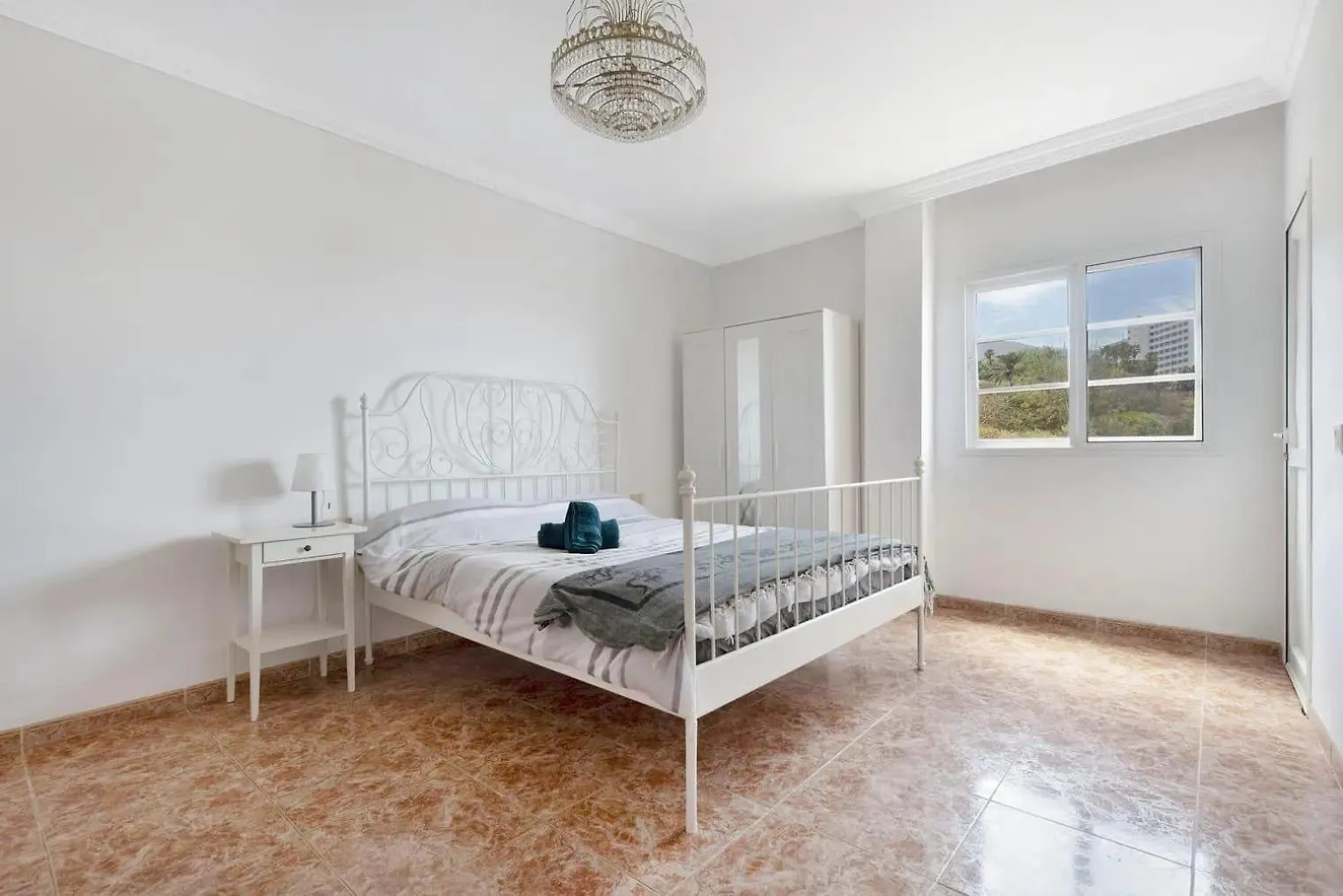 Stunning 2-Bed House In Puerto De La Cruz Villa