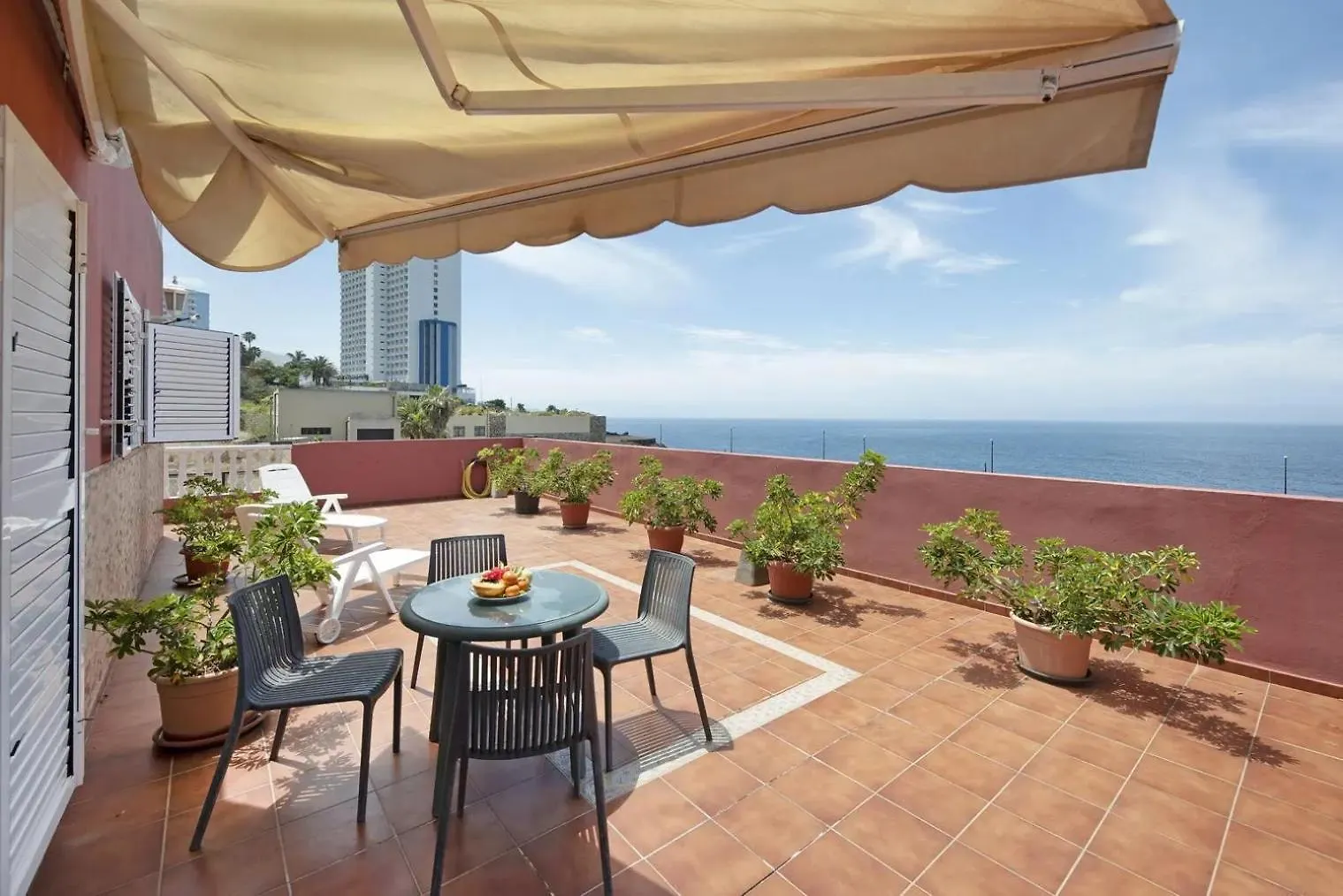 Stunning 2-Bed House In Puerto De La Cruz Villa